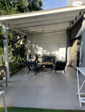 דו משפחתי, ד"ר אבא אחימאיר, גדרה