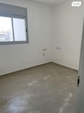 דירה, יהודה לייב פינסקר, רמב"ם, ראשון לציון