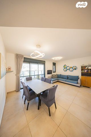 דירה, הרב אברהם שפירא, גבעת משקפיים, בית שמש