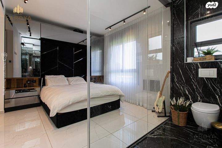 דירת גן, דולפין, גלי כרמל, טירת כרמל