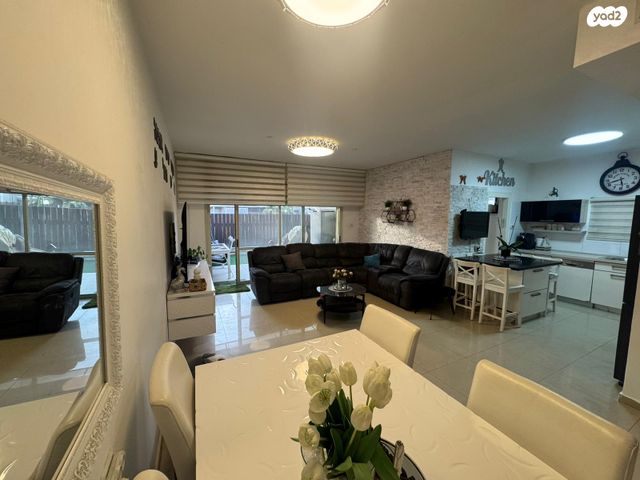 דו משפחתי, גן יבנה מערב, גן יבנה