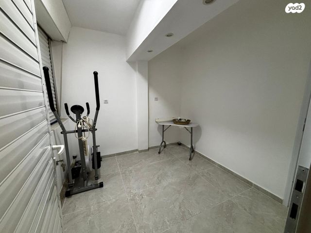 דירה, יאנוש קורצ'אק, עכו