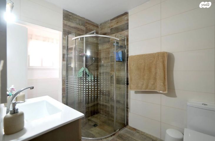 טריפלקס, ההשכלה, גבעת נשר, נשר