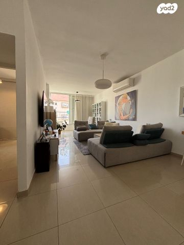 דירה, יחזקאל דנין, לב העיר, בת ים