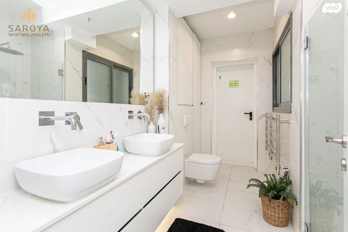 דירת גן, דולפין, גלי כרמל, טירת כרמל