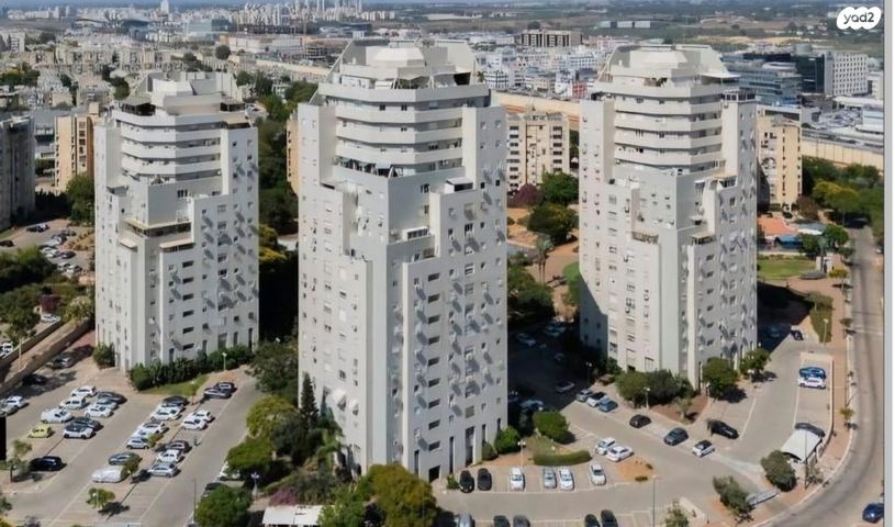 דירה, שדרות גולדה מאיר 22, קרית נורדאו, נתניה