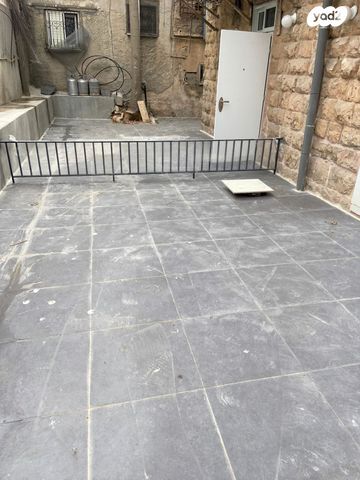 דירה, המדרגות, נחלאות, שערי חסד, ירושלים