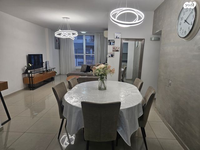 דירה, יצחק בן דוד, מחנה יהודה, פתח תקווה