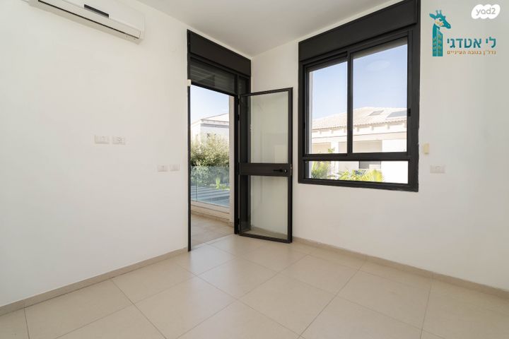 דו משפחתי, שרה לוי תנאי, פסגות אפק, ראש העין