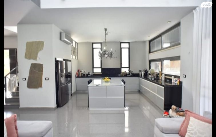 דו משפחתי, ד"ר אבא אחימאיר, גדרה