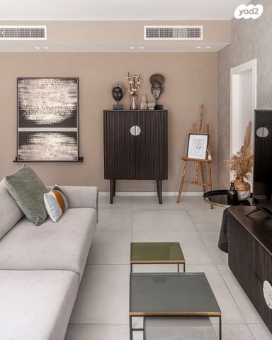 דירה, אריק איינשטיין, הרצליה ב', הרצליה