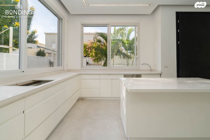 דו משפחתי, נר הלילה, 212 מזרח, אבן יהודה