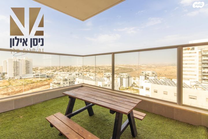 דירה, יונתן רטוש, פסגות אפק, ראש העין