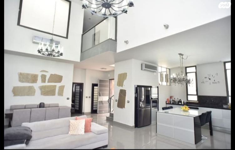 דו משפחתי, ד"ר אבא אחימאיר, גדרה