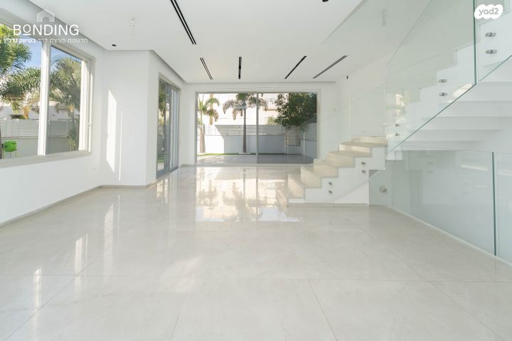 דו משפחתי, נר הלילה, 212 מזרח, אבן יהודה