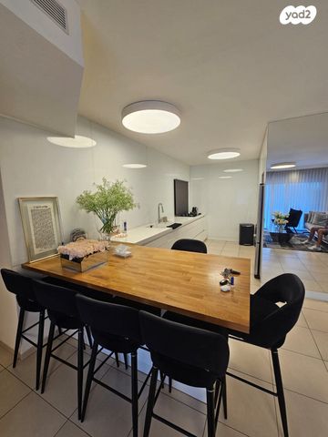 דירה, אפרים קישון, חתני פרס ישראל, באר יעקב