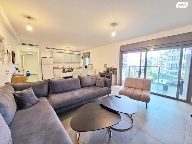 דירה, חיים חפר, הרקפות, ראשון לציון