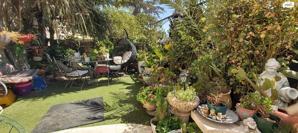 דירת גן, רינה ניקובה, פסגת זאב, ירושלים