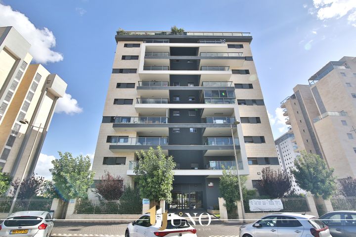 דירה, לאה גולדברג 8, משכנות האומנים, קרית מוצקין