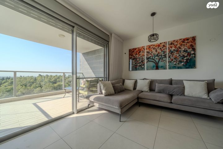 דירה, לוטם 33, הפרחים, חריש