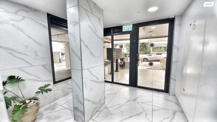 דירה, נתן ברניצקי, רמז, מערב ותיק, ראשון לציון