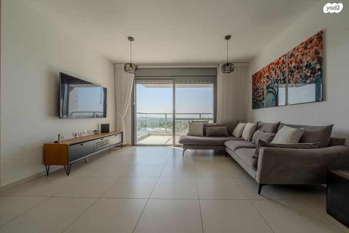 דירה, לוטם 33, הפרחים, חריש