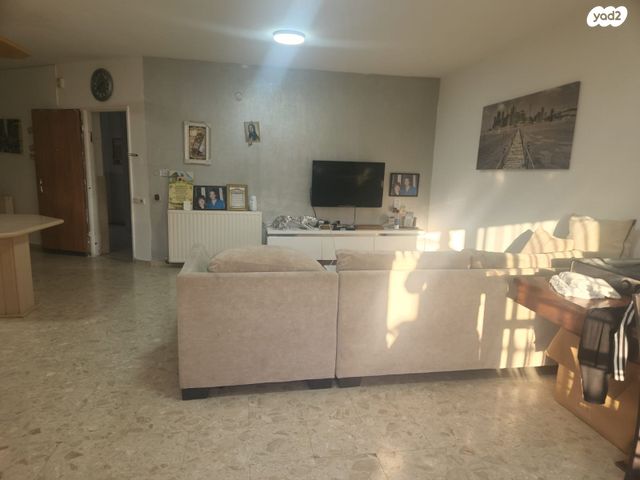 דירת גן, פרופ' יעקב פולוצקי, גילה, ירושלים