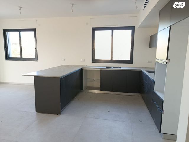 דירה, שמואל רומנילי, שיכון דן, נווה דן, תל אביב יפו