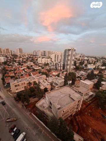 דירה, ש"י עגנון, קרית אונו