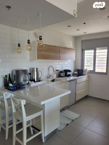 דירה, שדרות בר אילן 24, דרום מערב ותיק, בת ים