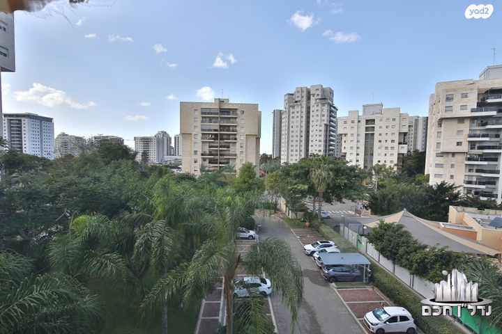 דירה, מנחם בגין, נווה גנים, קרית מוצקין