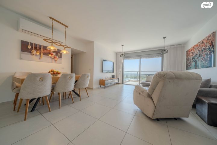 דירה, לוטם 33, הפרחים, חריש