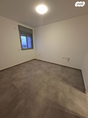 דירה, ש"י עגנון, קרית אונו