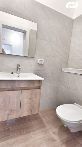 דירה, נתן ברניצקי, רמז, מערב ותיק, ראשון לציון