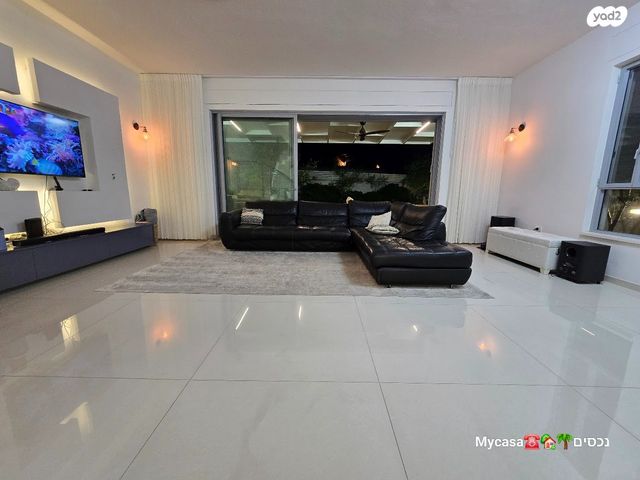 דו משפחתי, נורית, פרדסיה, פרדסיה