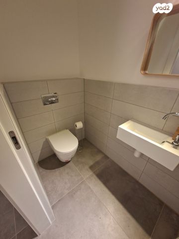 דירה, ש"י עגנון, קרית אונו