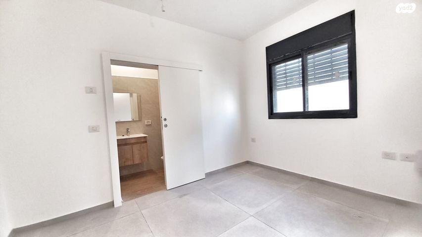 דירה, נתן ברניצקי, רמז, מערב ותיק, ראשון לציון