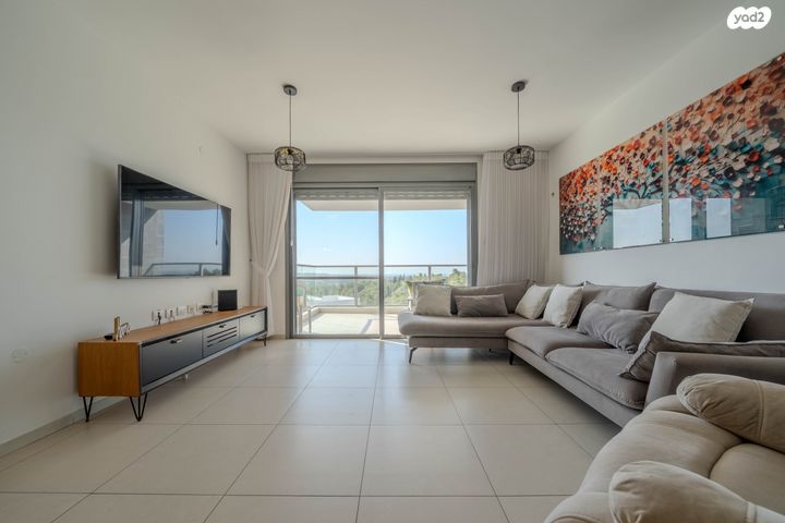 דירה, לוטם 33, הפרחים, חריש