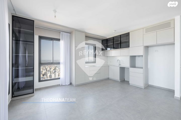 דירה, אמנון ליפקין שחק, נוף הטיילת, נתניה