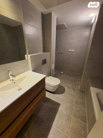 דירה, ש"י עגנון, קרית אונו