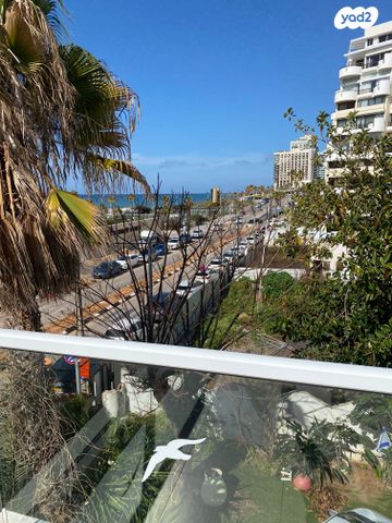 מגרשים, אלי לנדאו, הרצליה פיתוח, הרצליה