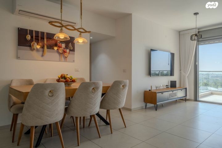 דירה, לוטם 33, הפרחים, חריש