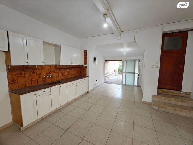 בית פרטי/ קוטג', משה קוסובר, סלע, רחובות