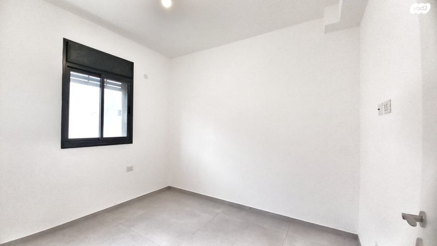 דירה, נתן ברניצקי, רמז, מערב ותיק, ראשון לציון