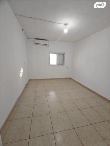 בית פרטי/ קוטג', משה קוסובר, סלע, רחובות