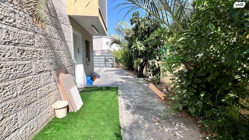 קרית האמנים, מצליח