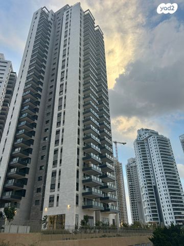 אמנון ליפקין שחק 