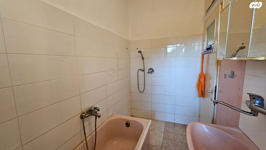 דירה, הרב יהודה צבי מלצר, א' / צפון מזרח העיר, רחובות