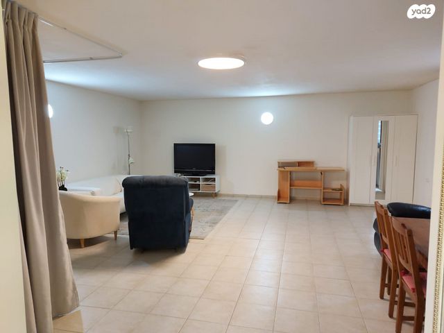 יחידת דיור, יצחק בשביס זינגר, נווה עוז, פתח תקווה