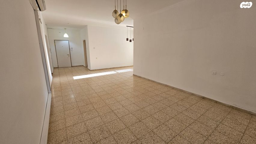 דירה, הרב יהודה צבי מלצר, א' / צפון מזרח העיר, רחובות